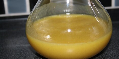 Dressingen med sennep og honning.