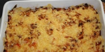 Kartoffelgratin bages i ovnen ved 200 grader i ca. 15 minutter.