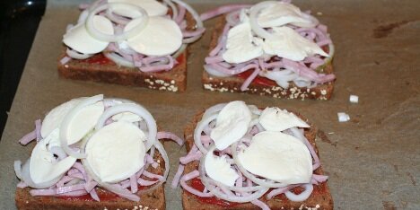 Mozzarella på toppen.