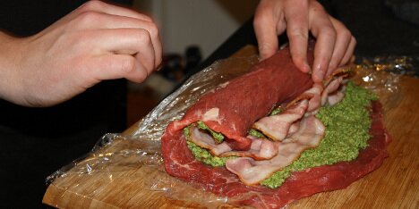 Rouladen rulles stramt.