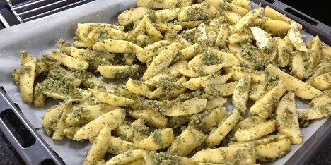 Kartoflerne inden de sættes i ovnen.