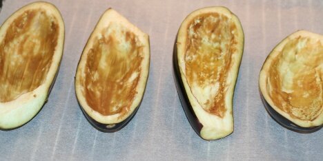 Auberginerne udhules.