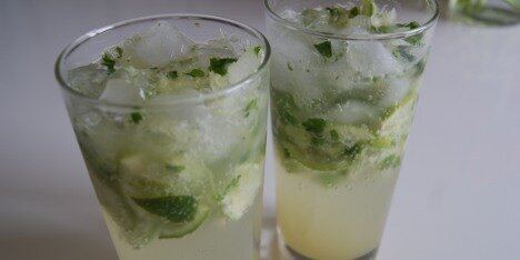 Mojitos som de bør være. Med masser af mynte og isterninger.
