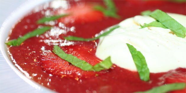 Jordbærsuppen helt tæt på.