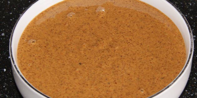 Mandelsmørret får en skøn konsistens.