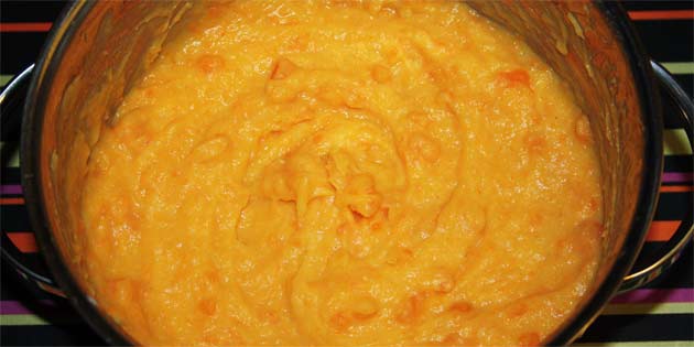 Når kartoffelmosen tilsættes gulerødder får den en flot, gylden glød.