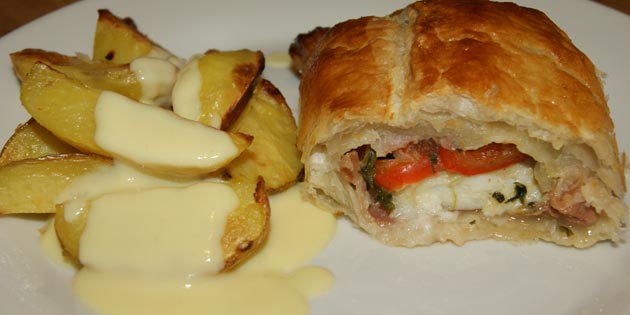 Serveres med kartofler og hollandaise
