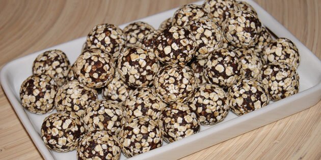 Sat frem på et fad pynter de også på kaffebordet.