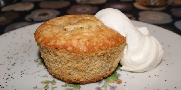 Server dem gerne med en klat creme fraiche eller flødeskum.