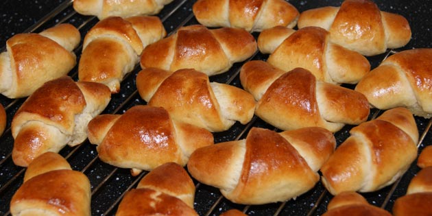 Mhm. Gyldent og lunt hjemmebag, direkte fra ovnen.