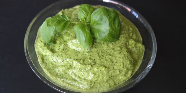 Hvalsoes pesto pynter pænt på bordet.