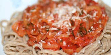 Spaghetti serveret som var du i Napoli.