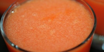 Juicen har en flot rød farve.