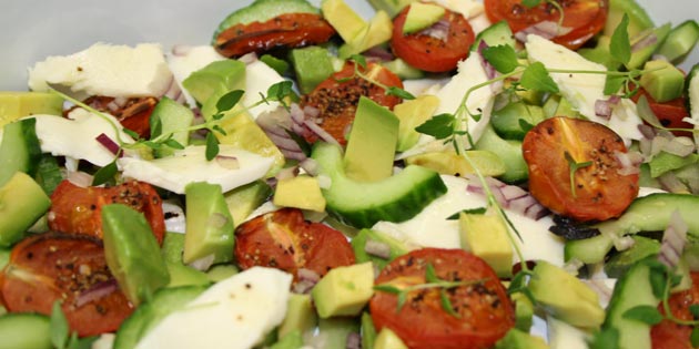 De bagte tomater passer rigtig godt sammen med den cremede mozzarella og timian på toppen.