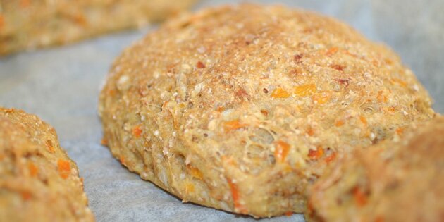 Helt tæt på en lækker gulerodsbolle.