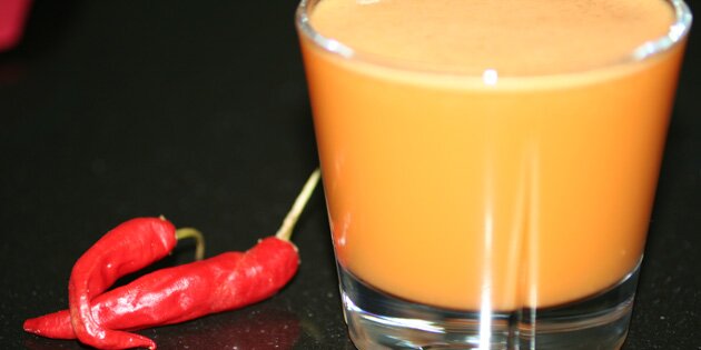 Et spicy glas grøntsagsjuice.