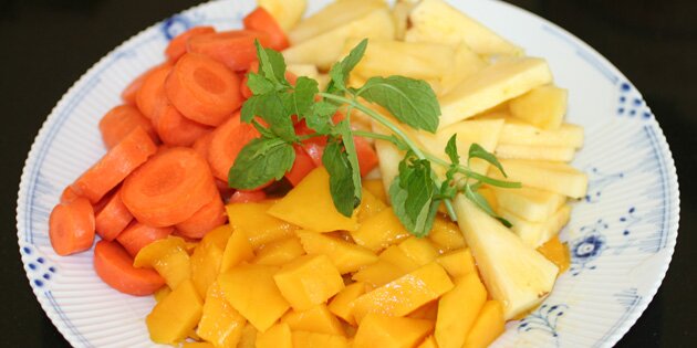 Ingredienserne er skåret i stykker, og klar til at blive presset.