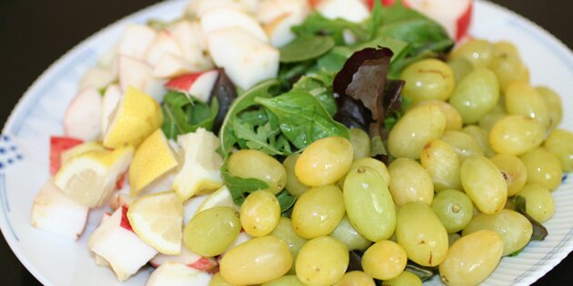 Ingredienserne er klar til at komme i juicepresseren.