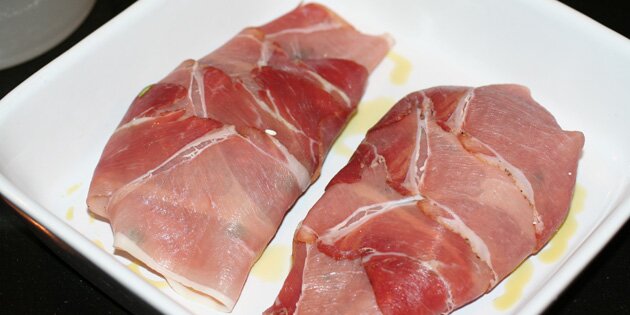 Parmaskinke vikles omkring.