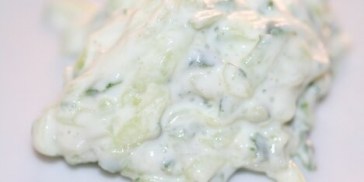 Græsk agurkesalat på den nemme måde.
