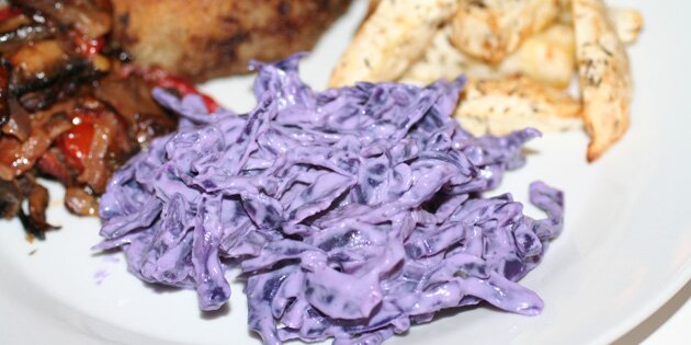 Her serveret sammen med krebinetter og sellerifritter.