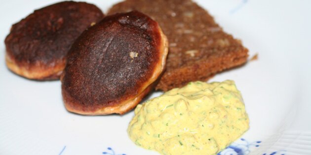 Her serveret til fiskefrikadeller.