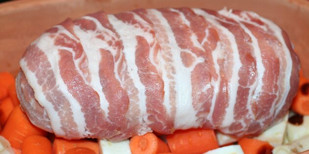 Her er haren klar til at komme i ovnen.