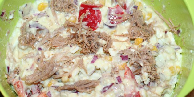 Fyldet vendes sammen.