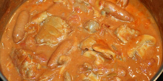 Billede af retten, der simrer i gryden.