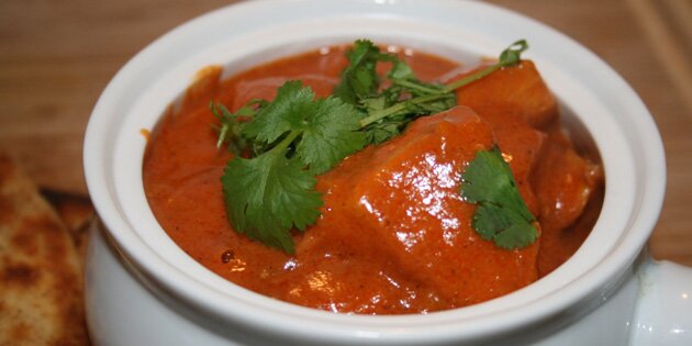 Lækker indisk curry med kylling og kartofler.