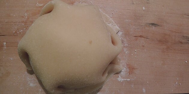 Kagen med overtrukket marcipan