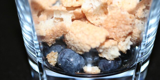 Et lag med knuste makroner.