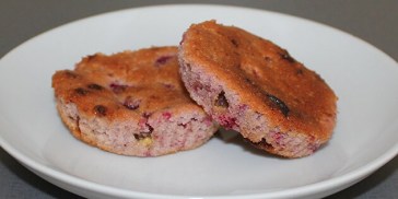 Søde og friske hindbærmuffins med hvid chokolade.