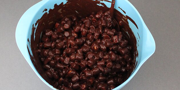 Her er alle ingredienserne overdænget med chokolade.