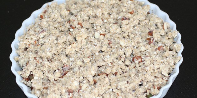 Smuldredejen med havregryn i tærtefadet.