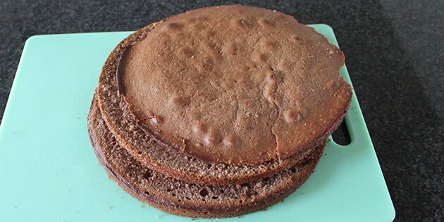 Kagen skåret over i tre bunde.