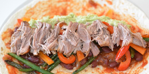 Her trevlet ligesom pulled pork og serveret som fyld i en mexicansk pandekage.