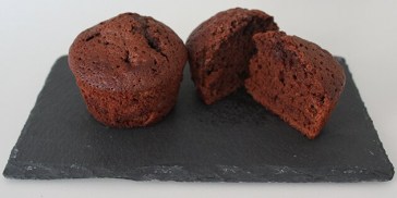 Svampede og søde chokolademuffins med smeltede skumfiduser.