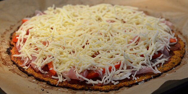 Revet ost på toppen.