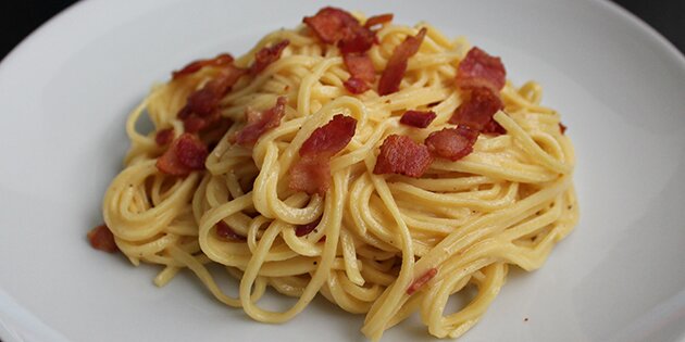 Skøn opskrift på spaghetti carbonara der laves på ægte italiensk maner - nemlig uden fløde