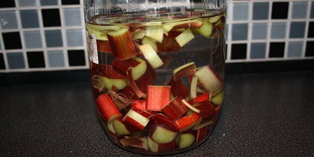 Den trækker i 1-2 uger, mens jeg utålmodigt venter på at min yndlings kryddersnaps bliver drikkeklar.