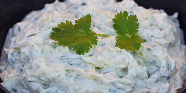 Jeg serverer tzatziki til f.eks. lam, frikadeller og burger, og mange andre ting.