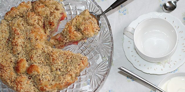 Bordet er dækket, og kagen sat frem.