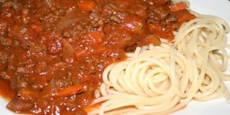 Her er kødsaucen serveret til spaghetti.