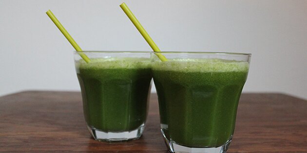 Lækker grøntsagsjuice med broccoli fyldt med vitaminer og fibre.