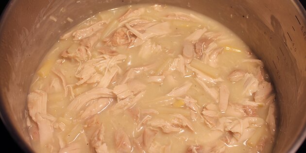 Det skønne fyld er klar til at komme i tarteletterne.