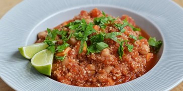 Nem vegetarret med quinoa og grøntsager.