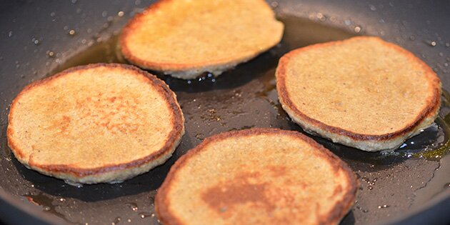 De steges gyldne på begge sider.