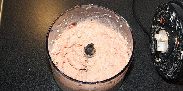 Jeg lavede cremen i minihakkeren.