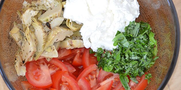 Italiensk fyld: Artiskokhjerter, ricotta, frisk basilikum og solmodne tomater.